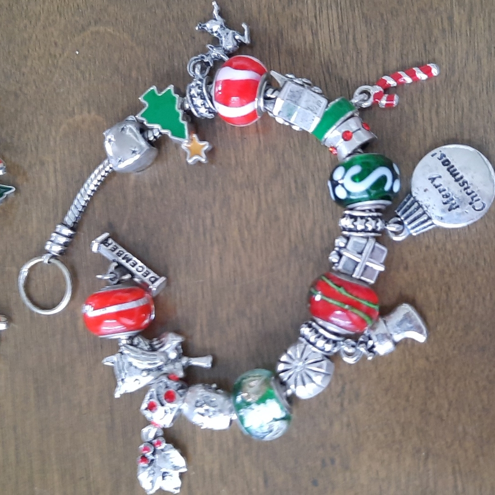 December Willabee&Ward Charm Bracelet - Picture 3 of 10